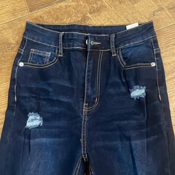 Brand new jeans. Size 4 - Picture 3 of 3